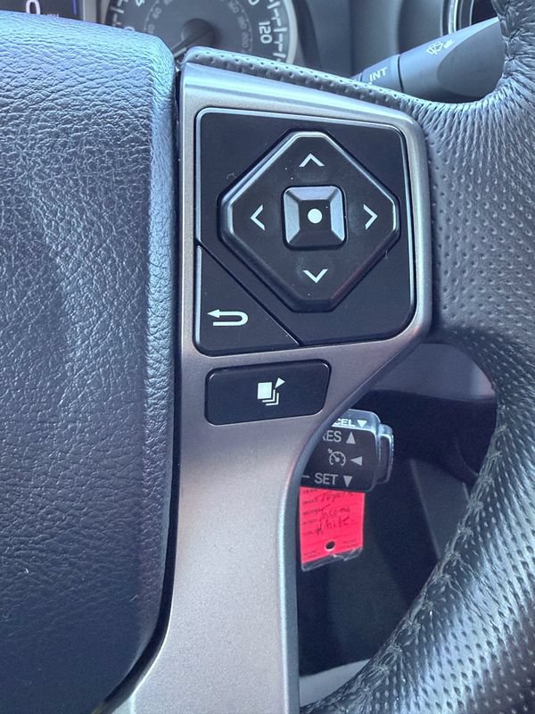 Used 2017 Toyota Tacoma SR5 AWD/4WD image 31