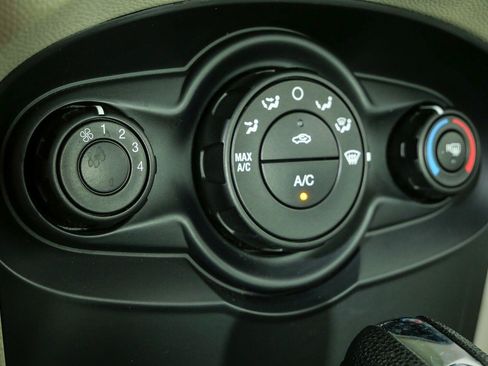 Used 2013 Ford Fiesta SE FWD image 14