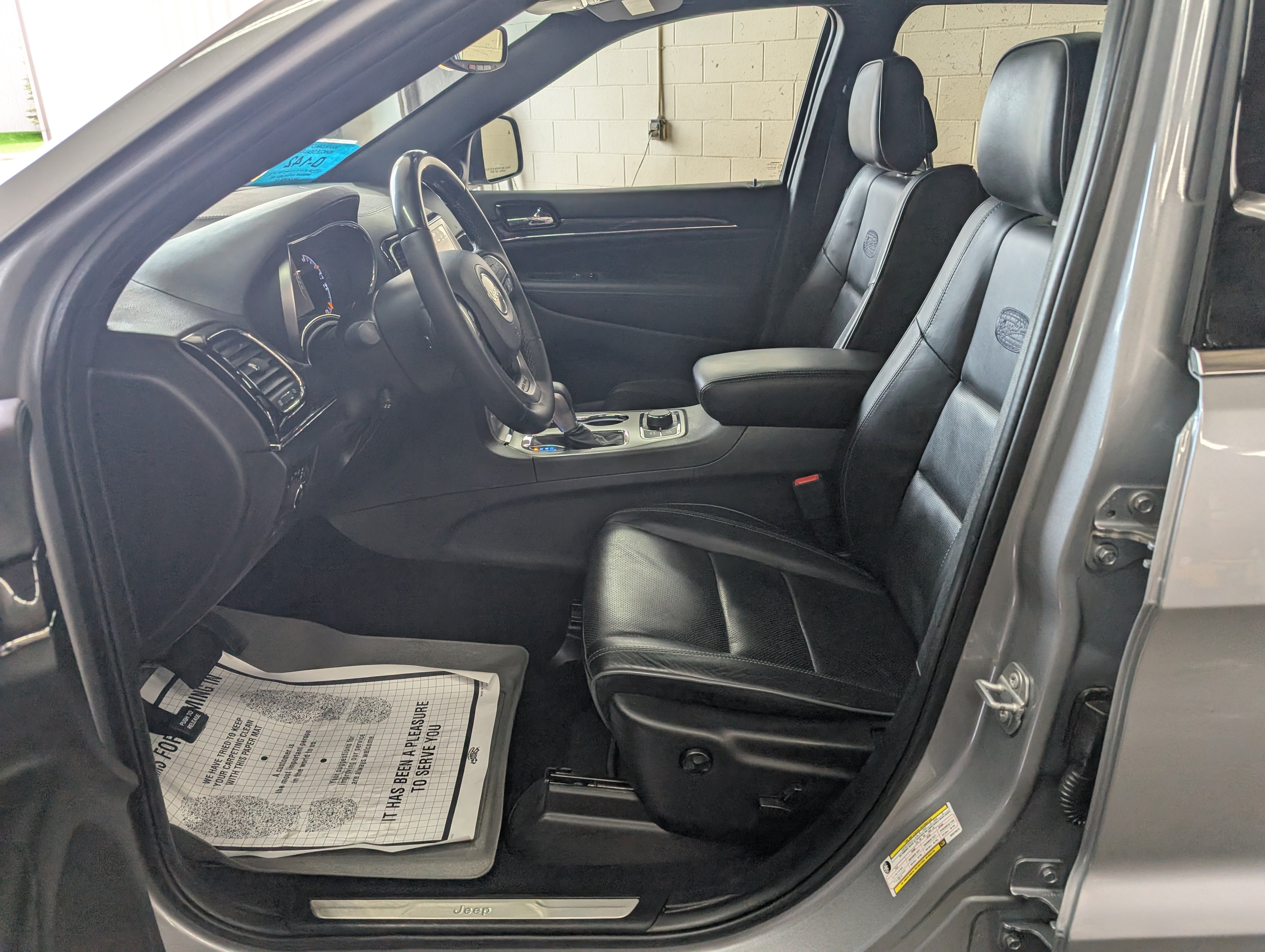 Used 2019 Jeep Grand Cherokee Overland AWD/4WD image 12