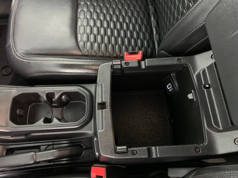 Used 2019 Jeep Wrangler Unlimited Sahara AWD/4WD image 28