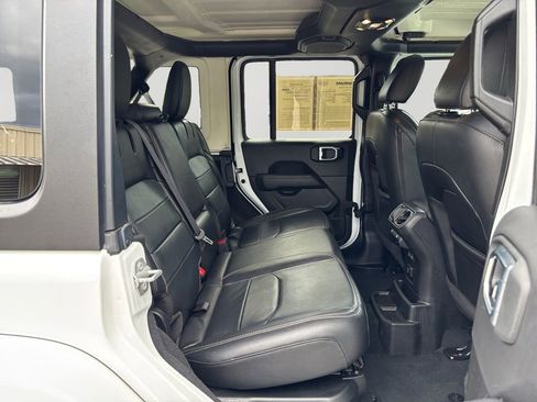 Used 2023 Jeep Wrangler Unlimited Sahara AWD/4WD image 13