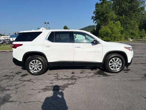 Used 2021 Chevrolet Traverse LS FWD image 6