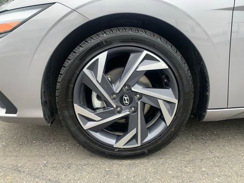 Certified 2024 Hyundai Elantra Limited image 9