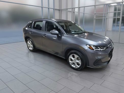 Used 2023 Honda HR-V LX image 9