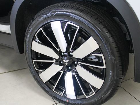 New 2026 Mitsubishi Outlander SE image 6