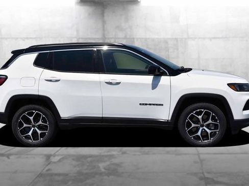 Used 2025 Jeep Compass Limited AWD/4WD image 5