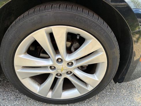 Used 2015 Chevrolet Cruze LTZ w/ Sun, Sound and Sport Package FWD image 17