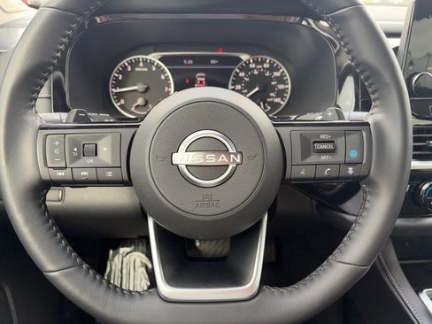Used 2024 Nissan Pathfinder SL w/ SL Premium Package FWD image 11