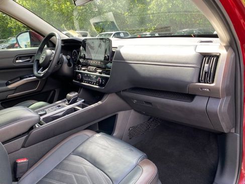 Used 2024 Nissan Pathfinder Platinum w/ Cargo Package AWD/4WD image 39