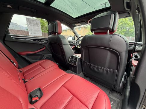 Used 2024 Porsche Macan S AWD/4WD image 19