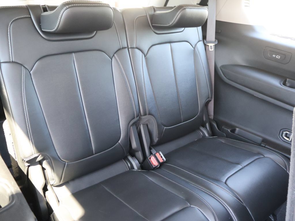Used 2021 Jeep Grand Cherokee L Limited AWD/4WD image 13