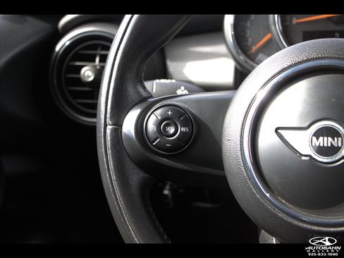 Used 2015 MINI Cooper 4-Door Hardtop w/ Premium Package FWD image 17