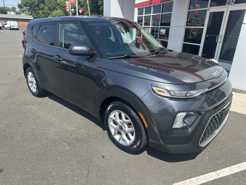 Used 2022 Kia Soul S FWD image 3