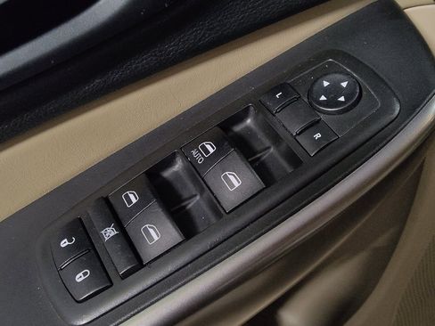 Used 2019 Jeep Cherokee Latitude w/ Popular Appearance Group FWD image 27