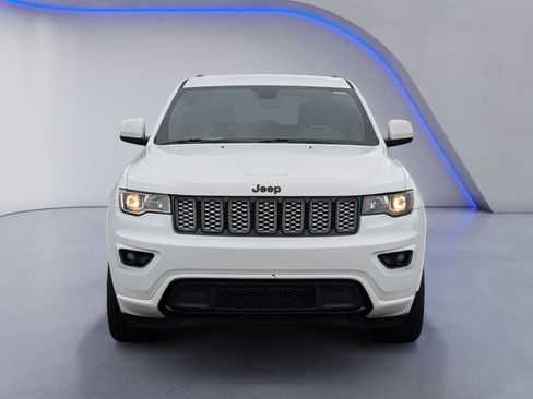 Used 2019 Jeep Grand Cherokee Altitude AWD/4WD image 3