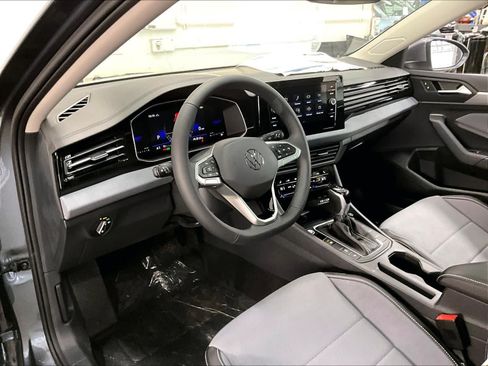 New 2026 Volkswagen Jetta SE FWD image 6