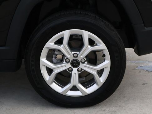 Used 2025 Jeep Compass Sport w/ Mopar Graphics Package image 8