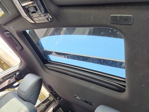 Used 2025 Lexus GX 550 w/ Accessory Package (31) AWD/4WD image 8