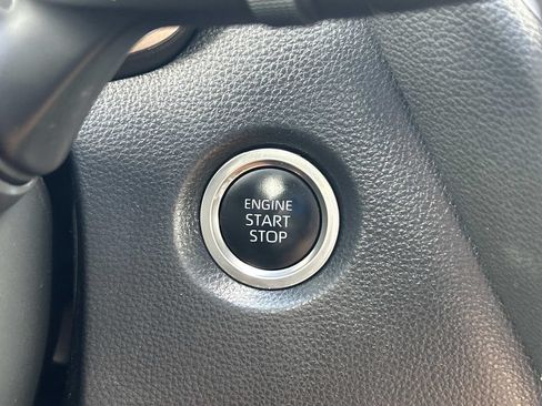 Used 2025 Toyota Corolla SE FWD image 32