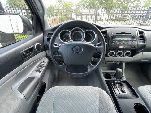 Used 2011 Toyota Tacoma PreRunner image 24