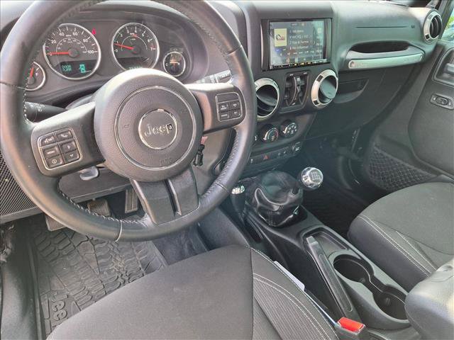 Used 2017 Jeep Wrangler Unlimited Sahara w/ Connectivity Group AWD/4WD image 11