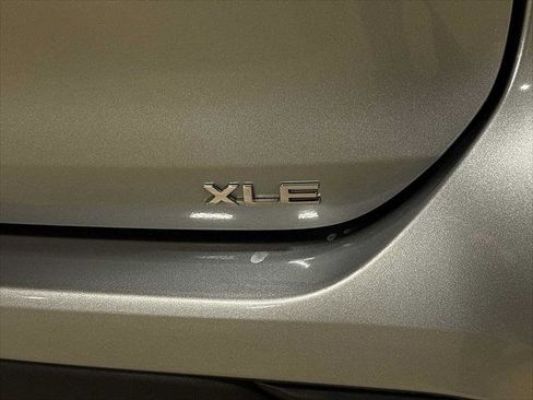 Certified 2025 Toyota Highlander XLE image 28