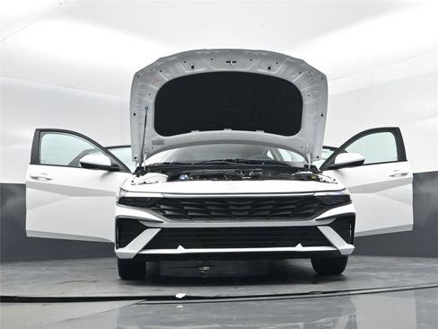New 2026 Hyundai Elantra SE image 24