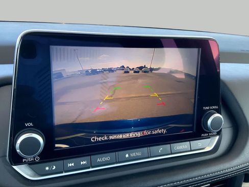 Used 2025 Nissan Rogue SV FWD image 27