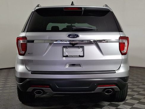 Used 2018 Ford Explorer XLT FWD image 8