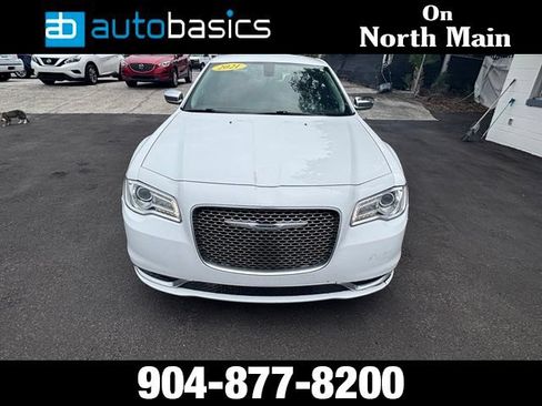 Used 2021 Chrysler 300 Touring w/ Chrome Appearance Package RWD image 8