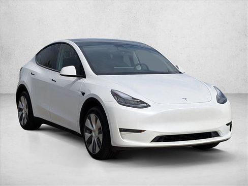 Used 2023 Tesla Model Y Long Range image 3