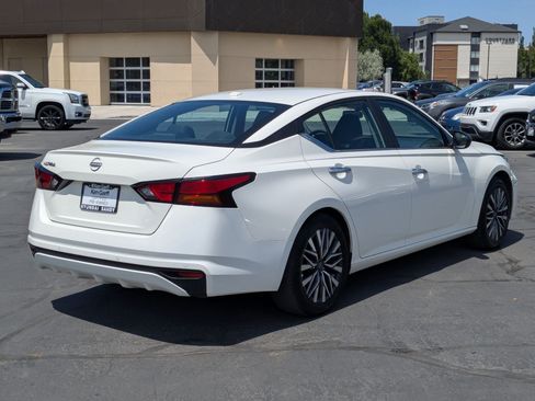 Used 2025 Nissan Altima 2.5 SV FWD image 3