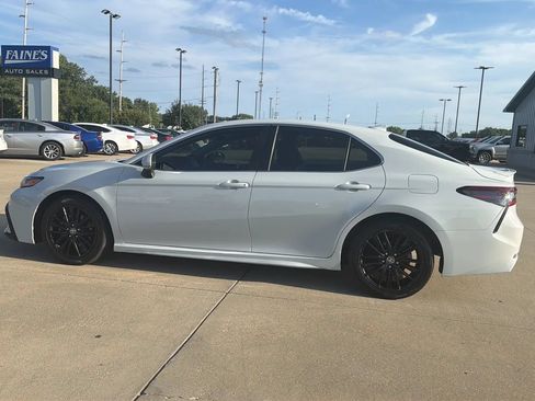 Used 2022 Toyota Camry SE FWD image 10