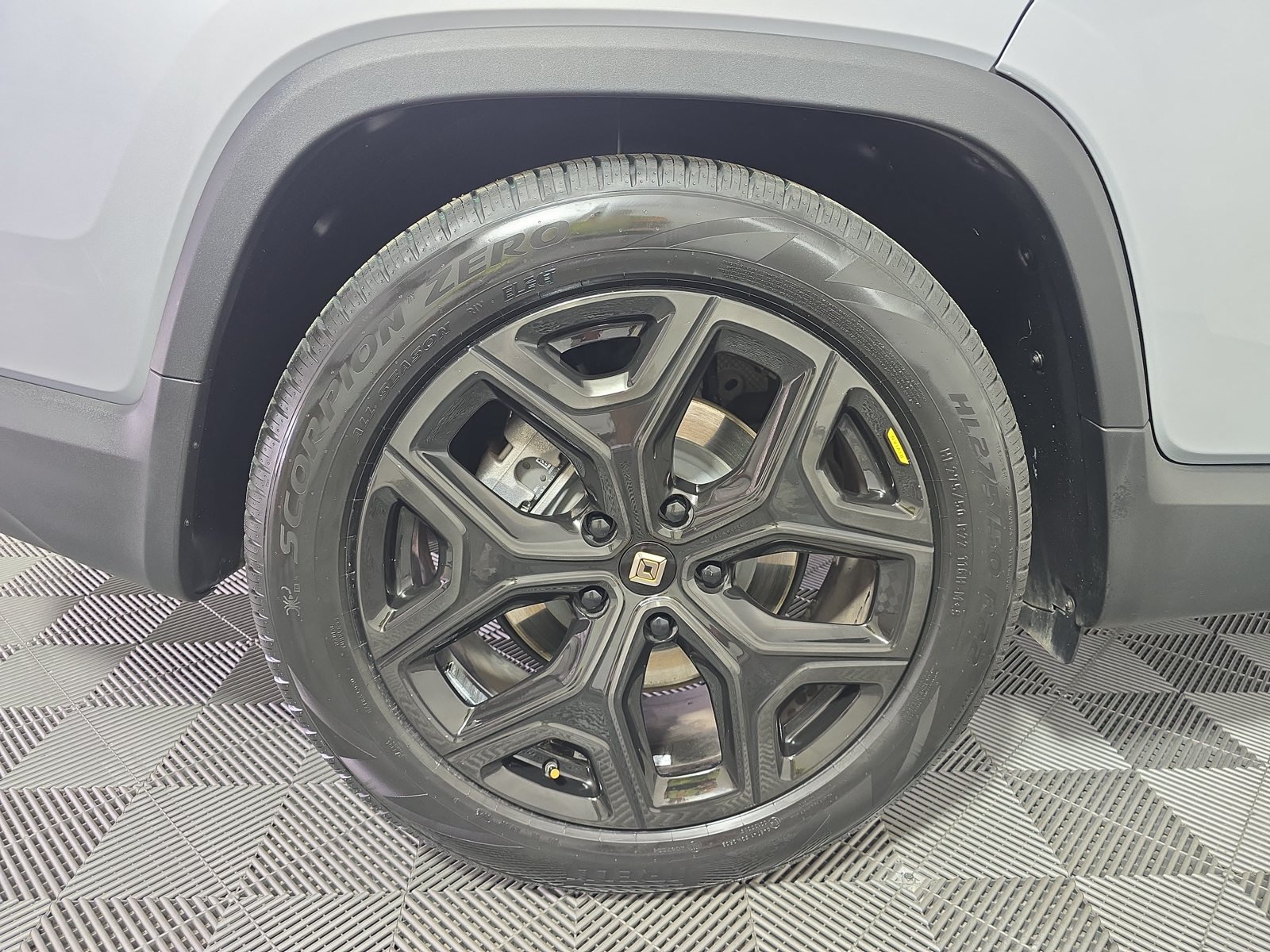 Used 2023 Rivian R1T Adventure Dual AWD/4WD image 12