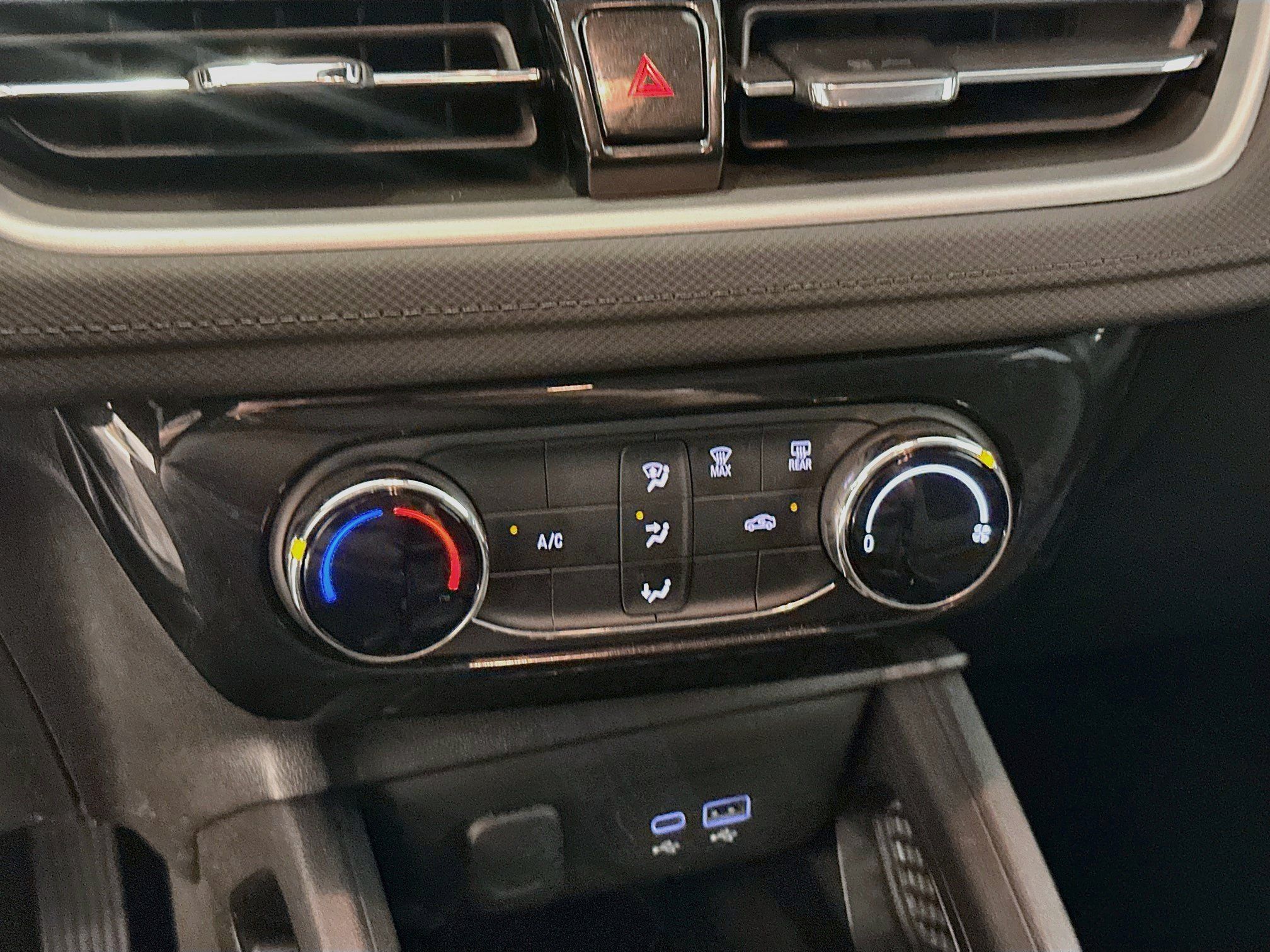 Used 2025 Chevrolet TrailBlazer LT AWD/4WD image 23