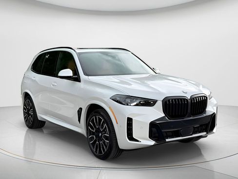 New 2026 BMW X5 xDrive50e w/ M Sport Package AWD/4WD image 3