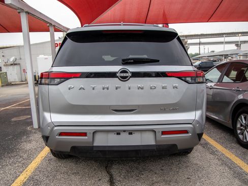 Used 2025 Nissan Pathfinder SL AWD/4WD image 9