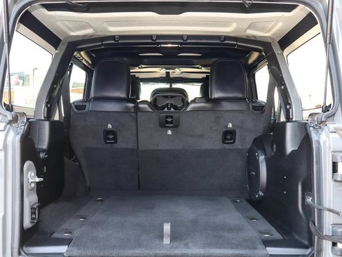 Used 2022 Jeep Wrangler Unlimited Sahara AWD/4WD image 9