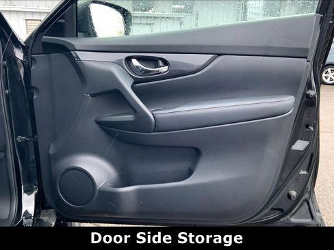 Used 2018 Nissan Rogue SV image 25