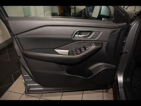 Used 2024 Nissan Rogue Platinum w/ Platinum Premium Package AWD/4WD image 10
