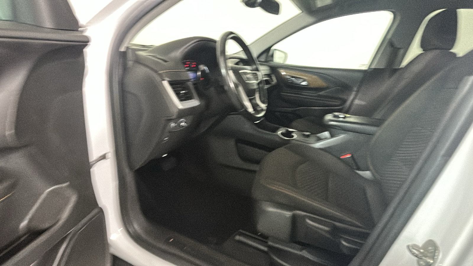 Used 2020 GMC Terrain SLE FWD image 11