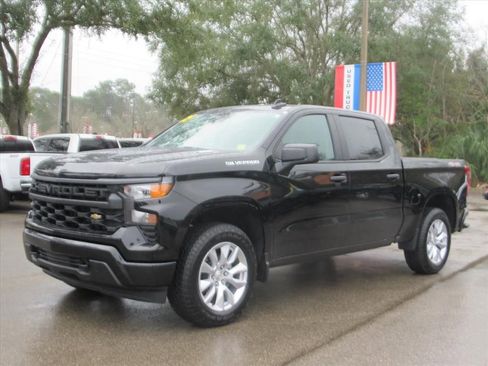 Used 2025 Chevrolet Silverado 1500 Custom image 3