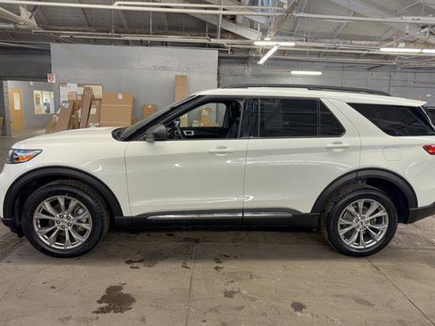 Certified 2022 Ford Explorer XLT w/ Equipment Group 202A image 4
