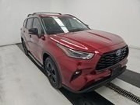 Used 2024 Toyota Highlander XLE image 1