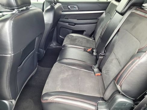Certified 2019 Ford Explorer XLT w/ XLT Sport Appearance Package AWD/4WD image 12
