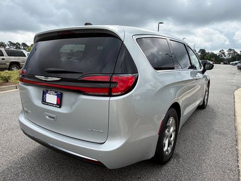 Used 2024 Chrysler Pacifica Limited FWD image 20
