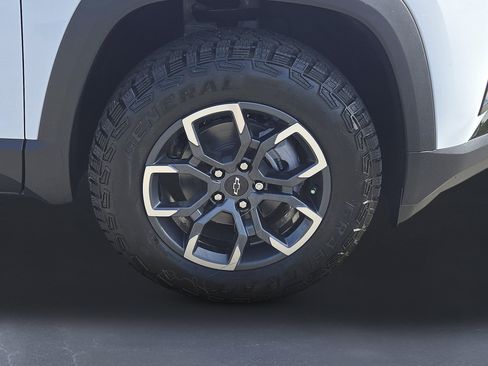 New 2026 Chevrolet Equinox ACTIV w/ Convenience Package III FWD image 10