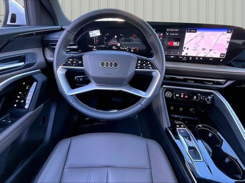 Used 2025 Audi Q5 Premium w/ Convenience Package AWD/4WD image 8