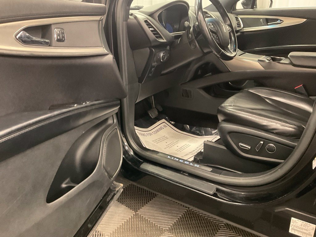 Used 2016 Lincoln MKX Select w/ Select Plus Package AWD/4WD image 13