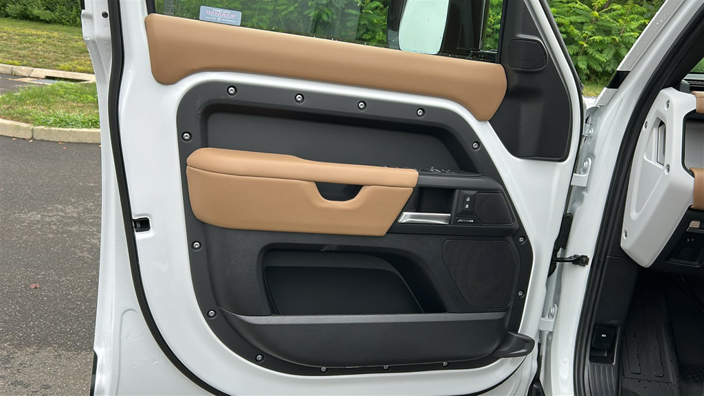 New 2026 Land Rover Defender 110 S AWD/4WD image 9